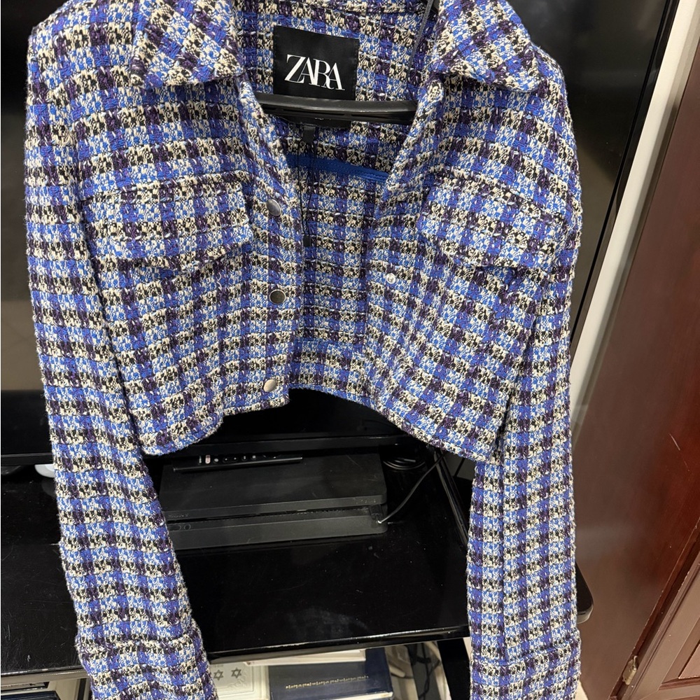 Zara Women's Blue and White Checkered Cropped Blazer